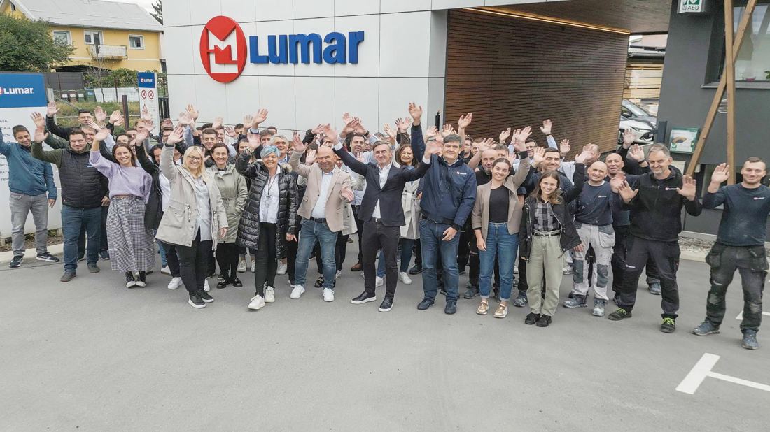 Das Lumar Team vor dem Firmensitz